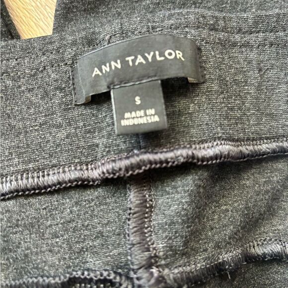 Ann Taylor ankle cropped stretch pants charcoal/grey Size small - Picture 3 of 4